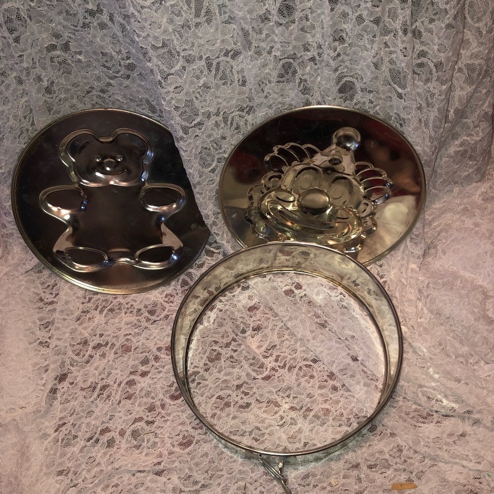 Silver Cake Pan Set with Bear and Clown Designs, spring form pan.